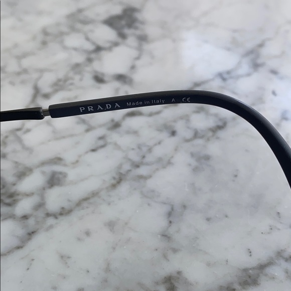 Prada sports sunglasses 😎 - Picture 5 of 7